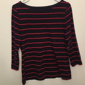 Quarter sleeve t shirt.